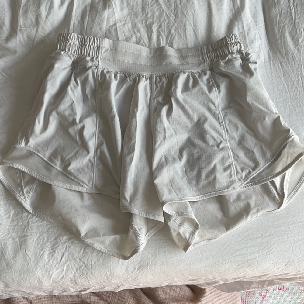 Lululemon Hotty Hot shorts size 6